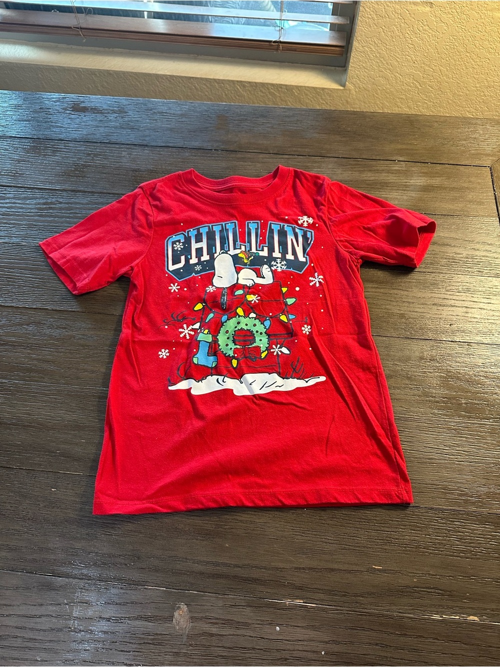 Kids Sz Med Red 'Chillin' Graphic Holiday T-Shirt